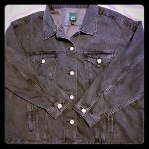 Classic Black Denim Jacket 🖤